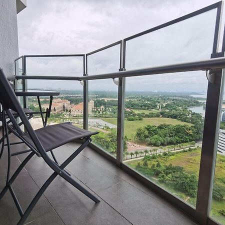 Almas Puteri Harbour Apartment Nusajaya  Bagian luar foto