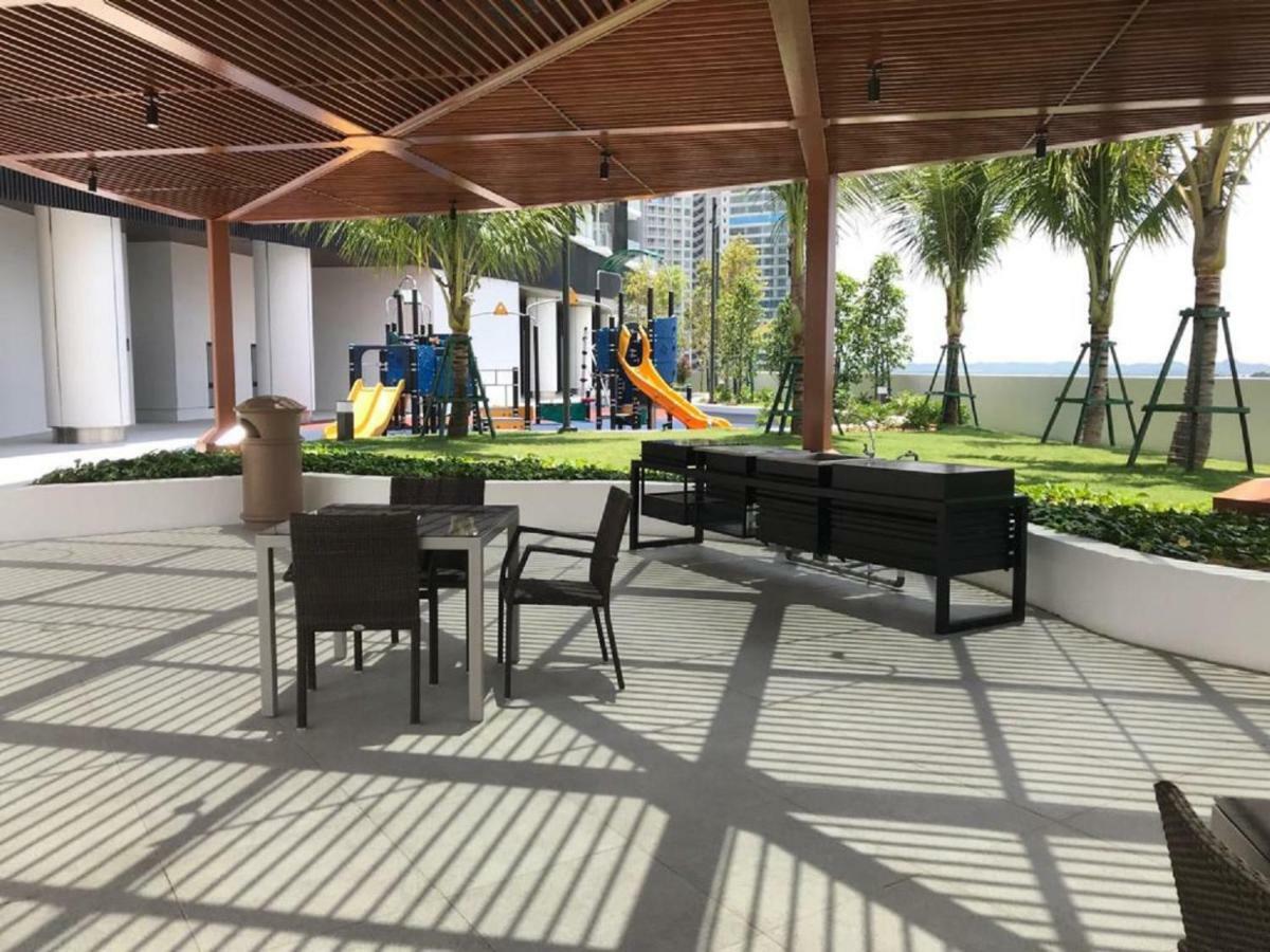 Almas Puteri Harbour Apartment Nusajaya  Bagian luar foto