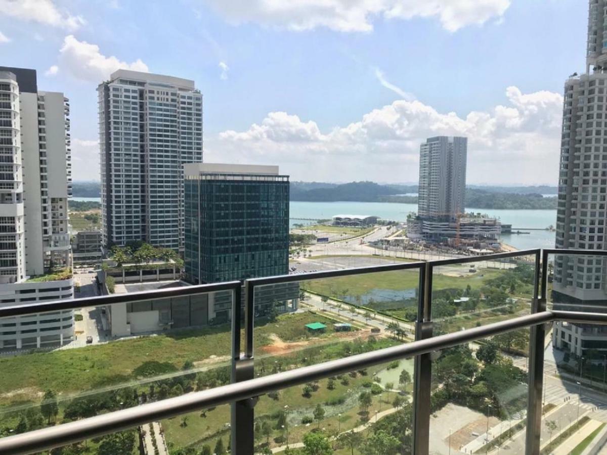 Almas Puteri Harbour Apartment Nusajaya  Bagian luar foto