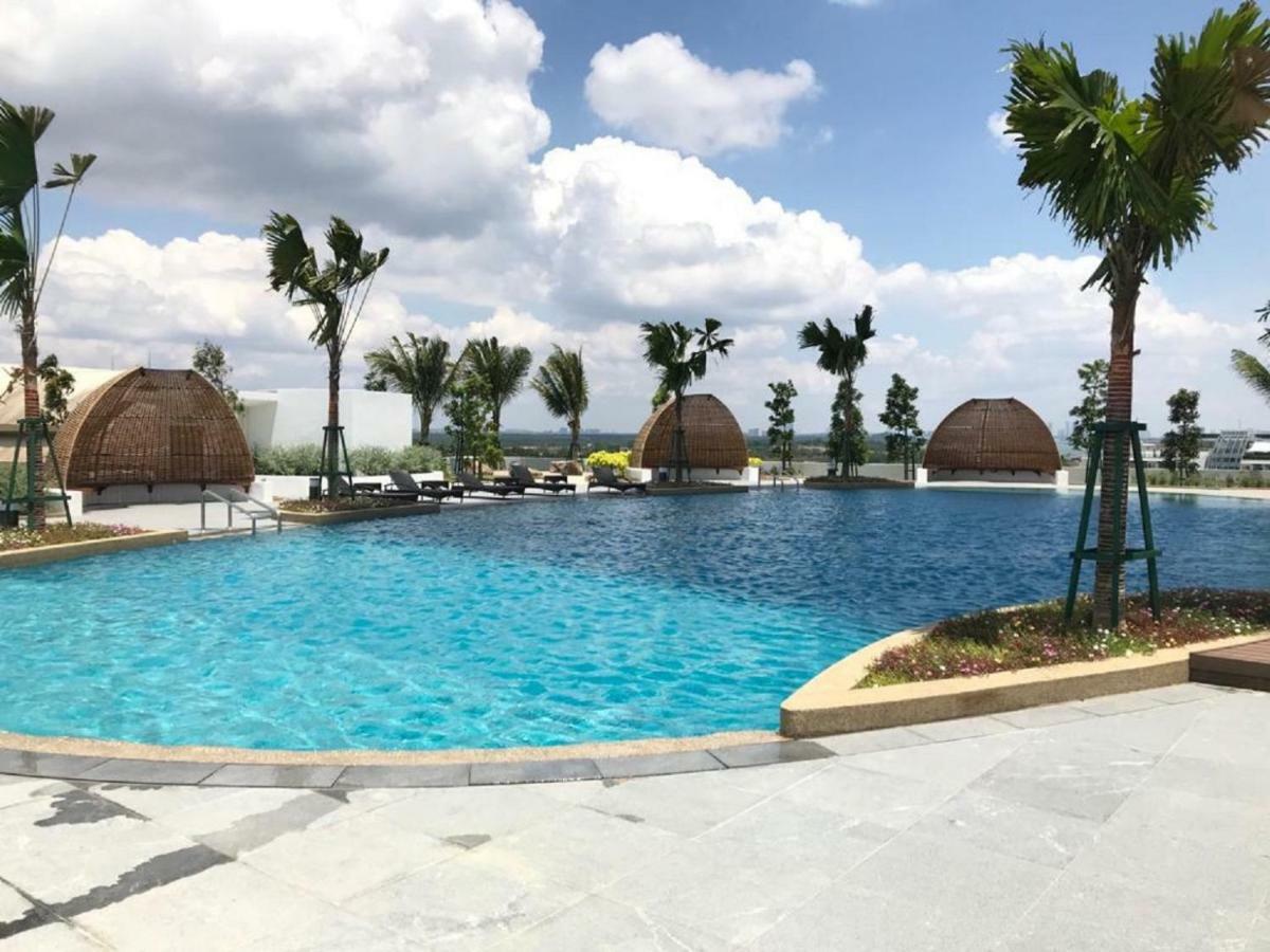 Almas Puteri Harbour Apartment Nusajaya  Bagian luar foto